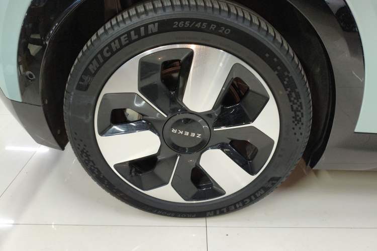 Used Zeekr MIX 2025 Long-Range Intelligent Driving Edition Right Rear Wheel Hub