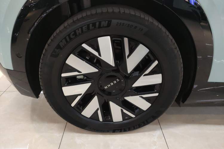 Used Zeekr MIX 2025 Long-Range Intelligent Driving Edition Right Rear Wheel Hub