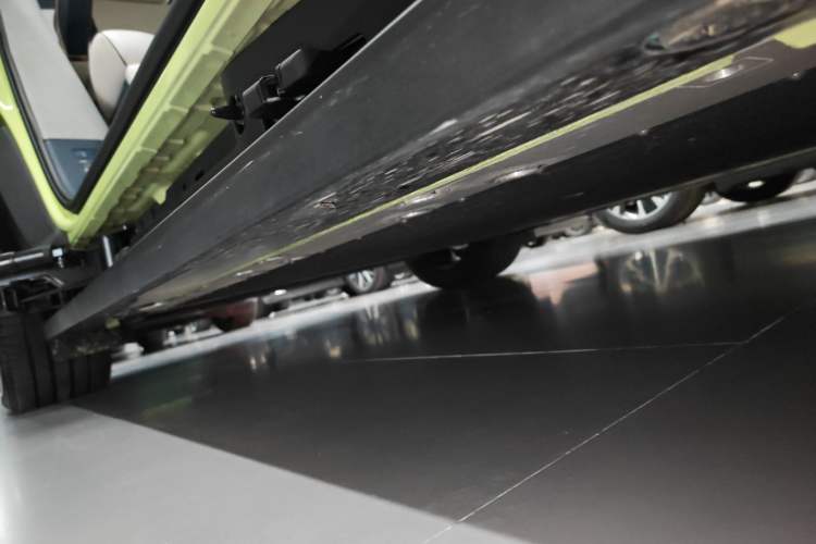 Used Zeekr MIX 2025 Long-Range Intelligent Driving Edition Right Side Sill