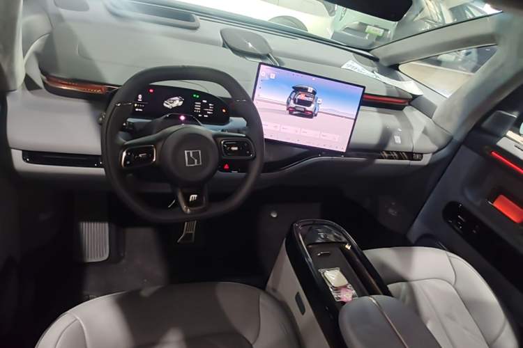 Used Zeekr MIX 2025 Intelligent Driving Version Center Console