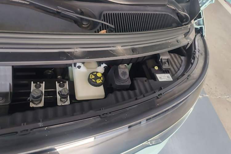 Used Zeekr MIX 2025 Intelligent Driving Version Engine Bay Left
