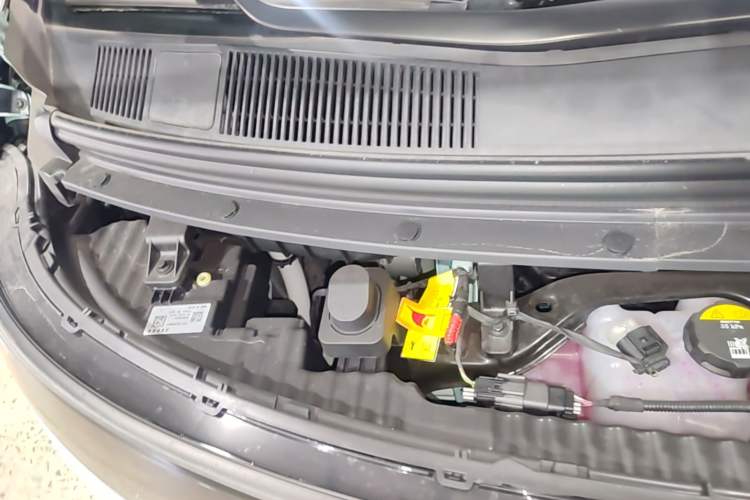 Used Zeekr MIX 2025 Intelligent Driving Version Engine Bay Right