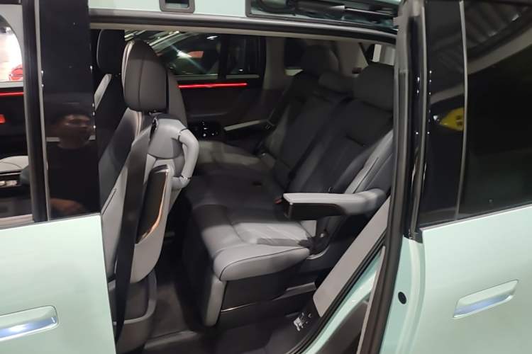 Used Zeekr MIX 2025 Intelligent Driving Version Left Rear Seat