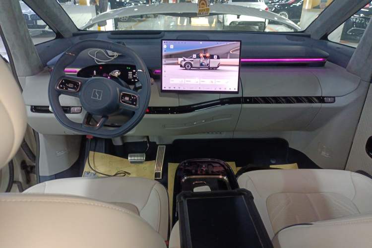 Used Zeekr MIX 2025 Long-Range Intelligent Driving Edition Interior 2