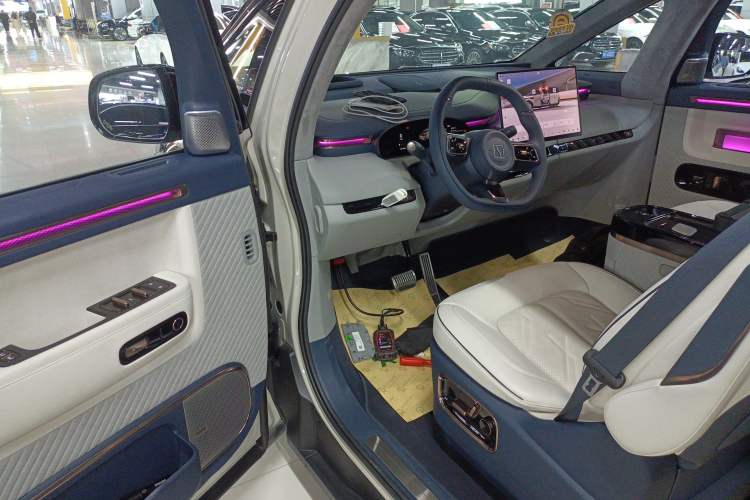 Used Zeekr MIX 2025 Long-Range Intelligent Driving Edition Interior 3