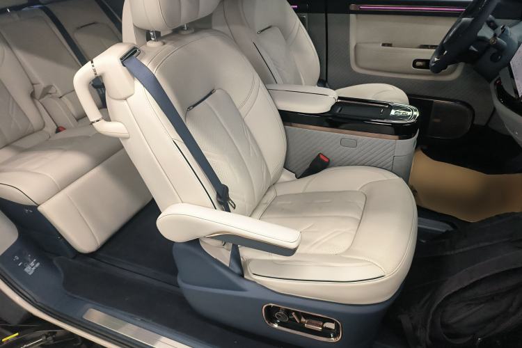 Used Zeekr MIX 2025 Long-Range Intelligent Driving Edition Right Front Seat