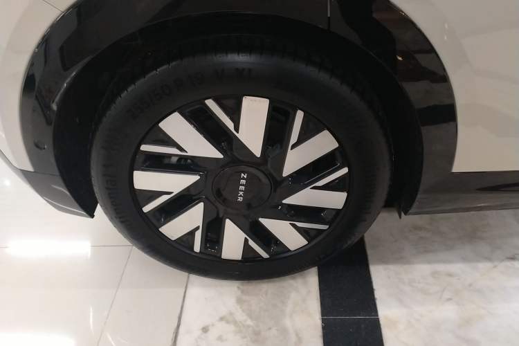 Used Zeekr MIX 2025 Long-Range Intelligent Driving Edition Right Rear Wheel Hub