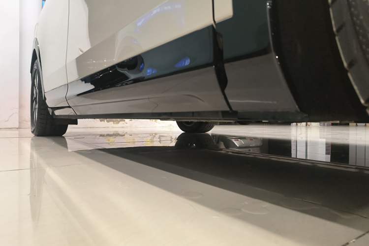 Used Zeekr MIX 2025 Long-Range Intelligent Driving Edition Right Side Sill