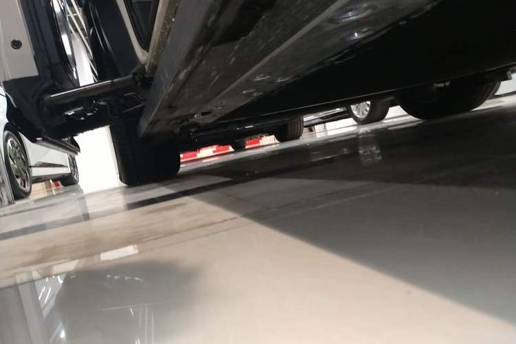 Used Zeekr MIX 2025 Long-Range Intelligent Driving Edition Right Side Sill