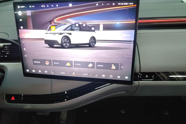 Used Zeekr MIX 2025 Intelligent Driving Version Audio And AC Panel