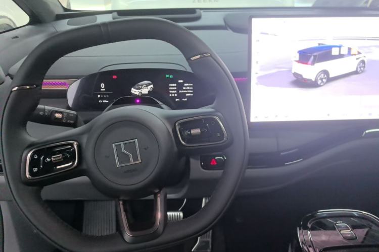 Used Zeekr MIX 2025 Intelligent Driving Version Center Console