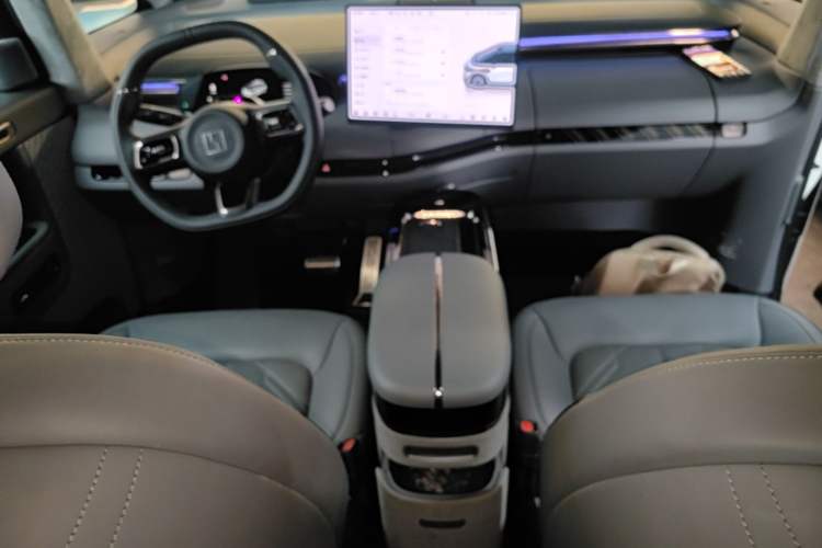 Used Zeekr MIX 2025 Intelligent Driving Version Center Console