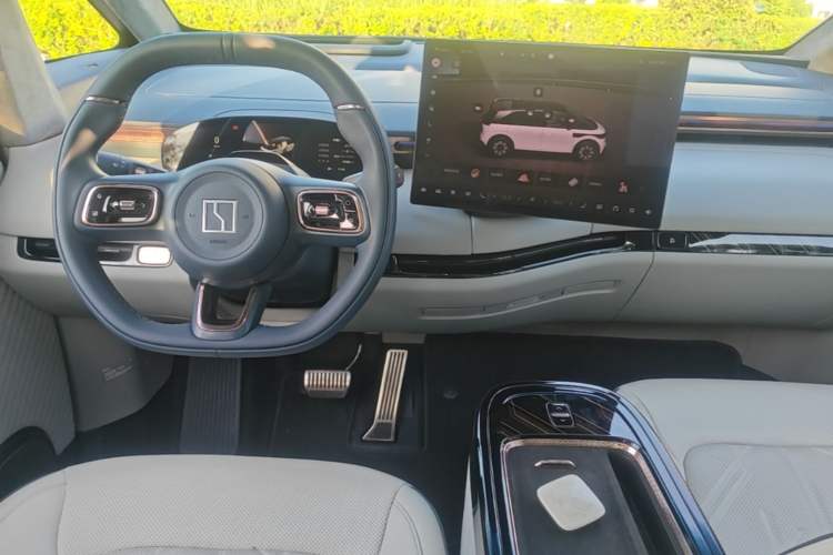Used Zeekr MIX 2025 Long-Range Intelligent Driving Edition Center Console