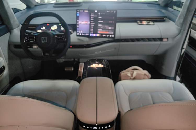 Used Zeekr MIX 2025 Long-Range Intelligent Driving Edition Center Console