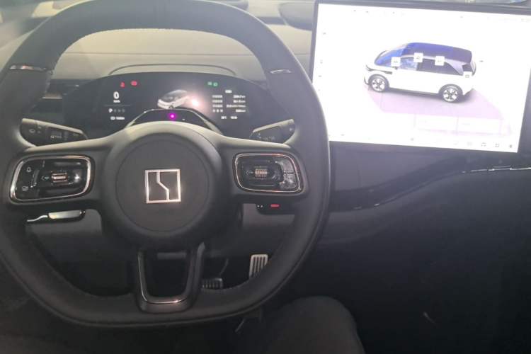 Used Zeekr MIX 2025 Intelligent Driving Version Center Console