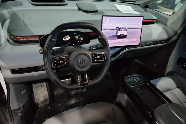 Used Zeekr MIX 2025 Intelligent Driving Version Center Console