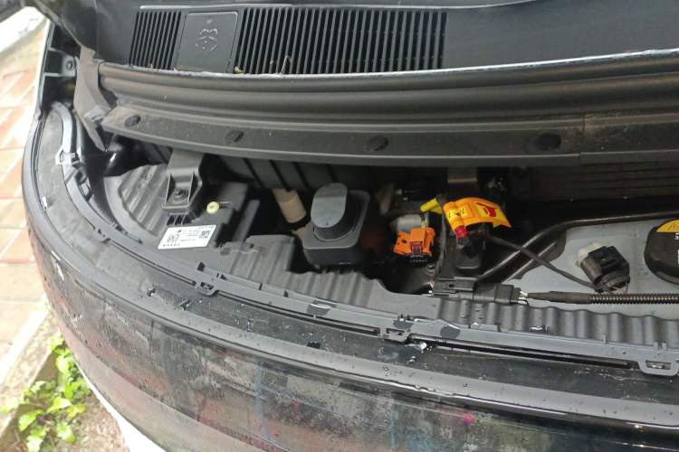 Used Zeekr MIX 2025 Long-Range Intelligent Driving Edition Engine Bay Right