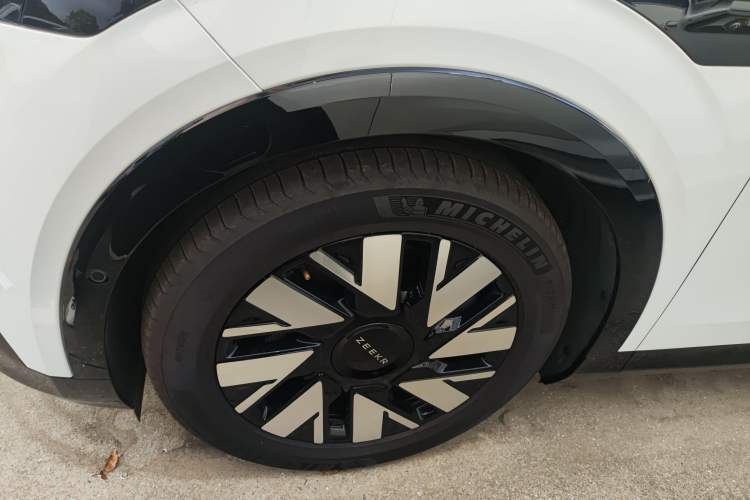 Used Zeekr MIX 2025 Long-Range Intelligent Driving Edition Exterior 3