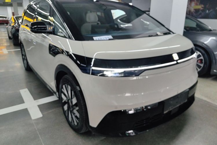 Used Zeekr MIX 2025 Long-Range Intelligent Driving Edition Front Right 45 Deg
