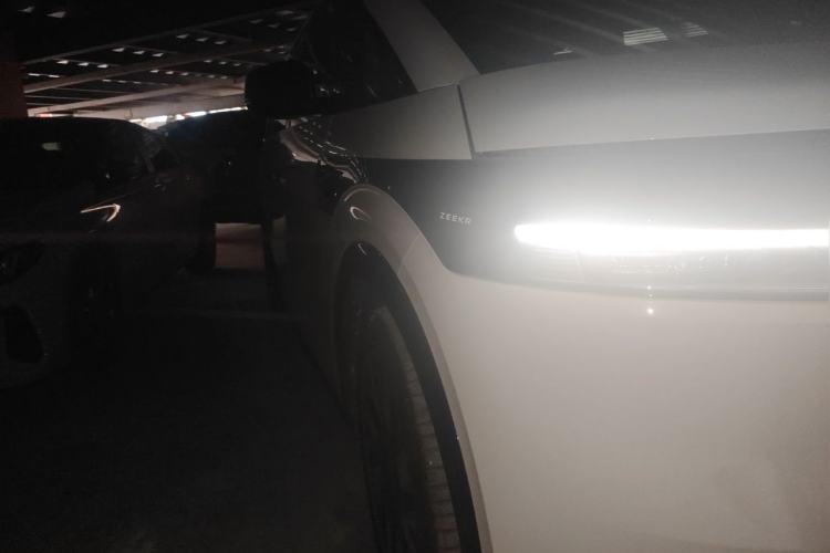 Used Zeekr MIX 2025 Long-Range Intelligent Driving Edition Front Right 45 Deg