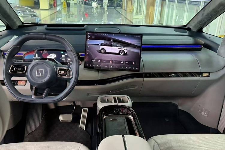 Used Zeekr MIX 2025 Long-Range Intelligent Driving Edition Interior 1