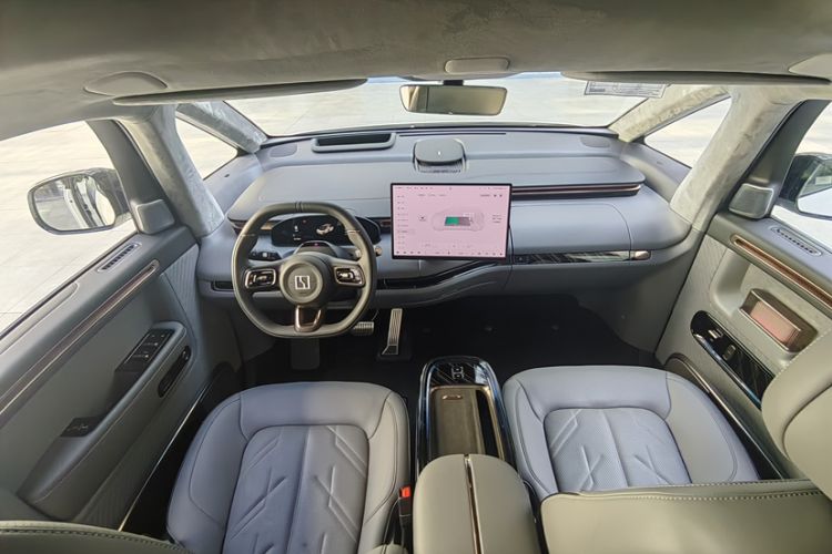 Used Zeekr MIX 2025 Long-Range Intelligent Driving Edition Interior 1