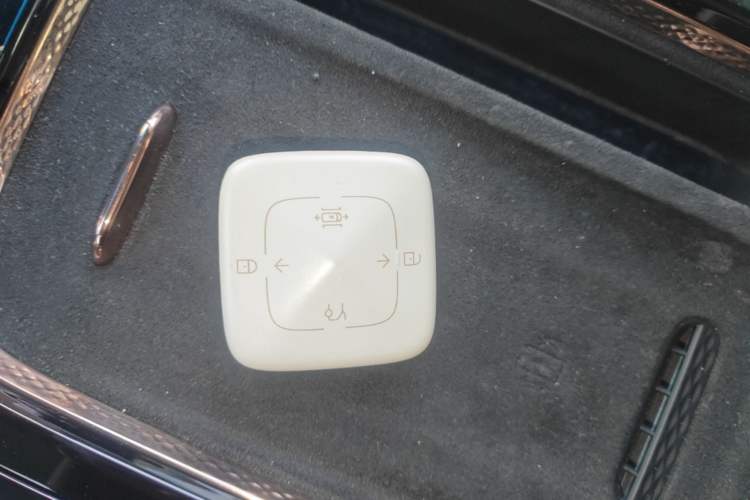 Used Zeekr MIX 2025 Long-Range Intelligent Driving Edition Interior 1