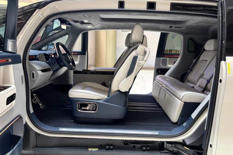 Used Zeekr MIX 2025 Long-Range Intelligent Driving Edition Interior 1