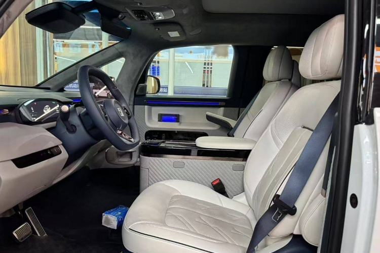 Used Zeekr MIX 2025 Long-Range Intelligent Driving Edition Interior 2
