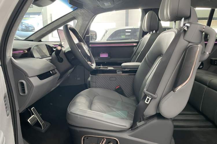 Used Zeekr MIX 2025 Intelligent Driving Version Interior 2