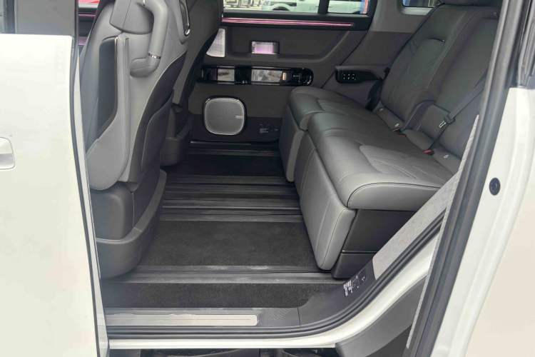 Used Zeekr MIX 2025 Intelligent Driving Version Interior 2