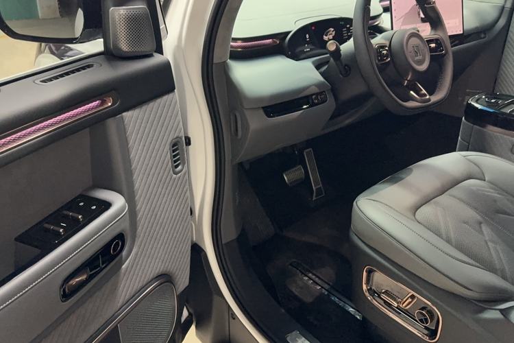 Used Zeekr MIX 2025 Intelligent Driving Version Interior 2