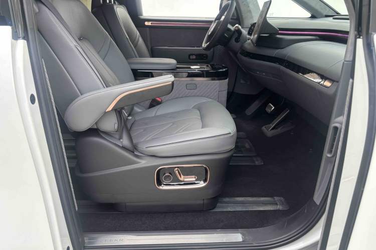 Used Zeekr MIX 2025 Intelligent Driving Version Interior 3
