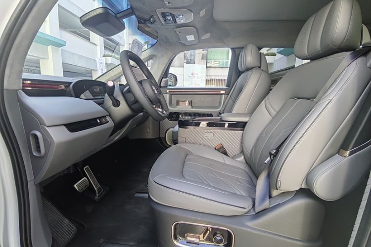 Used Zeekr MIX 2025 Long-Range Intelligent Driving Edition Interior 3