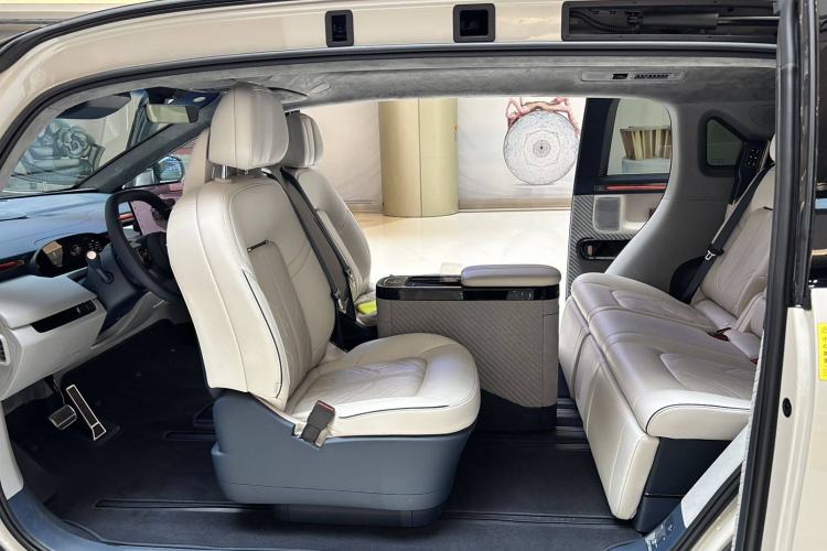 Used Zeekr MIX 2025 Long-Range Intelligent Driving Edition Interior 3