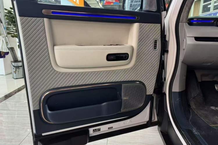 Used Zeekr MIX 2025 Long-Range Intelligent Driving Edition Interior 4