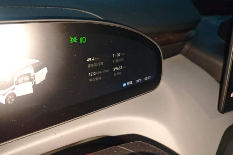 Used Zeekr MIX 2025 Long-Range Intelligent Driving Edition Odometer Close Up