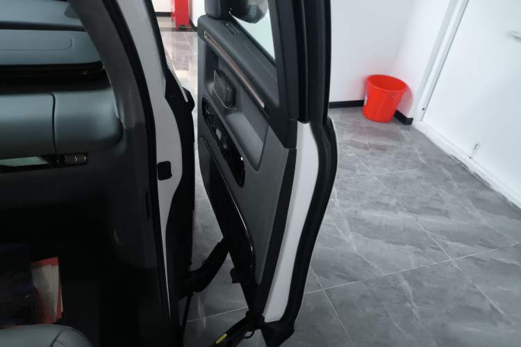 Used Zeekr MIX 2025 Long-Range Intelligent Driving Edition Right Front Door Interior