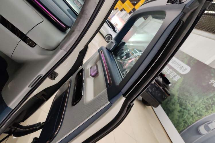 Used Zeekr MIX 2025 Long-Range Intelligent Driving Edition Right Front Door Interior