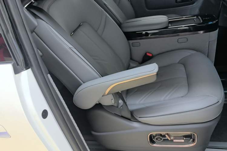 Used Zeekr MIX 2025 Intelligent Driving Version Right Front Seat