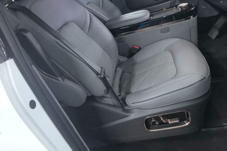 Used Zeekr MIX 2025 Intelligent Driving Version Right Front Seat