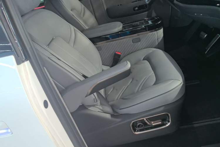 Used Zeekr MIX 2025 Intelligent Driving Version Right Front Seat