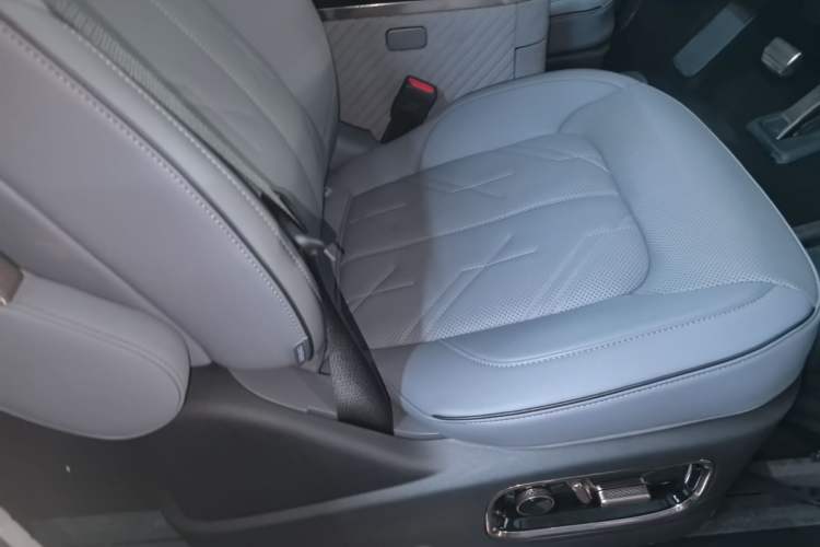 Used Zeekr MIX 2025 Intelligent Driving Version Right Front Seat