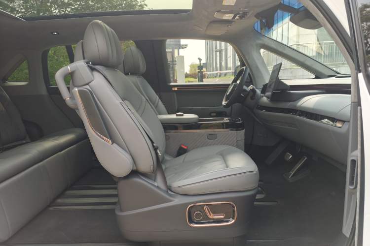 Used Zeekr MIX 2025 Intelligent Driving Version Right Front Seat