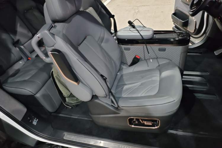 Used Zeekr MIX 2025 Intelligent Driving Version Right Front Seat