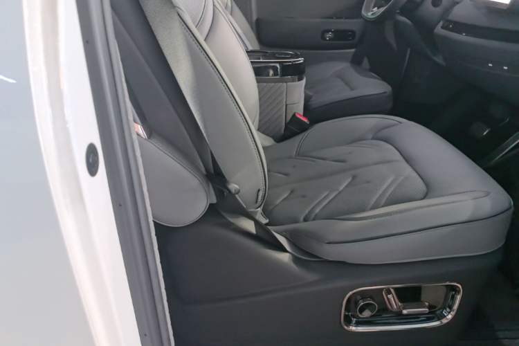 Used Zeekr MIX 2025 Intelligent Driving Version Right Front Seat