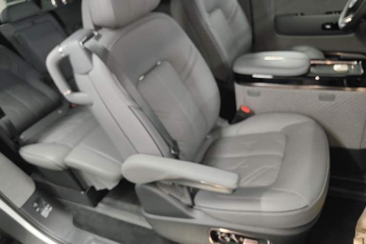 Used Zeekr MIX 2025 Intelligent Driving Version Right Front Seat