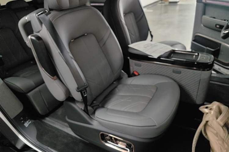 Used Zeekr MIX 2025 Intelligent Driving Version Right Front Seat