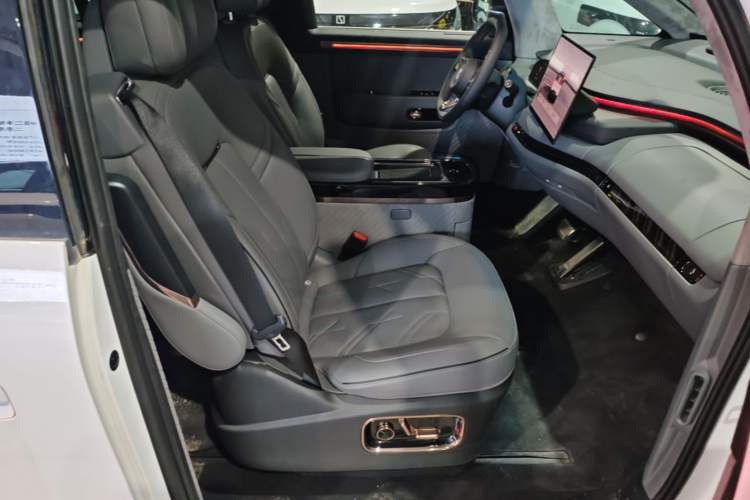 Used Zeekr MIX 2025 Intelligent Driving Version Right Front Seat