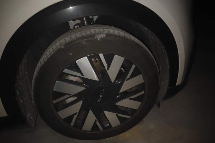 Used Zeekr MIX 2025 Long-Range Intelligent Driving Edition Right Front Wheel Hub